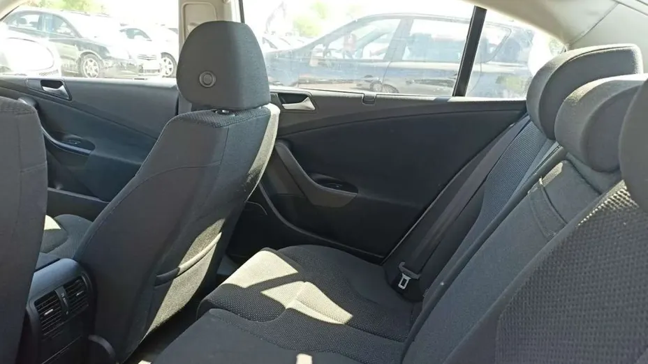 VOLKSWAGEN Passat -