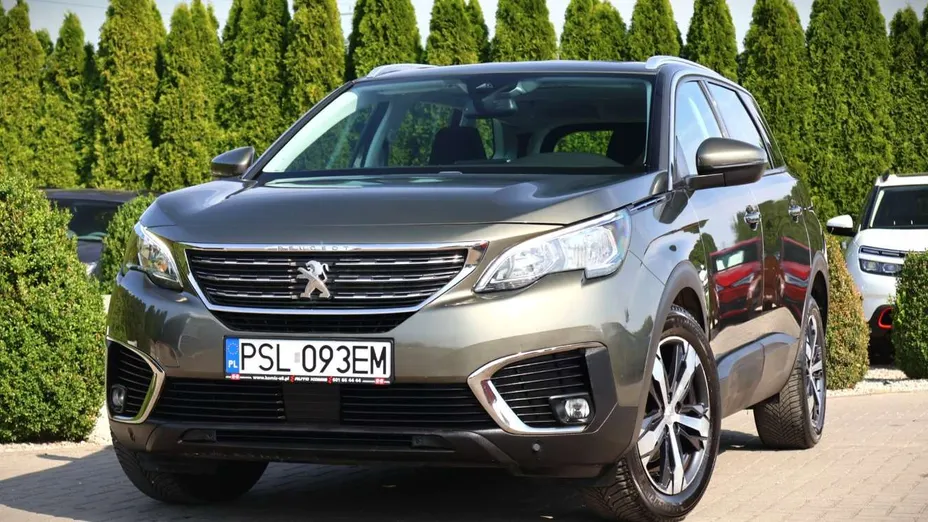 PEUGEOT 5008 -
