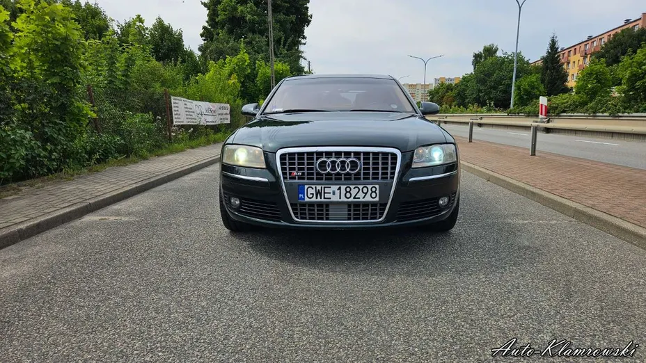 AUDI A8 -