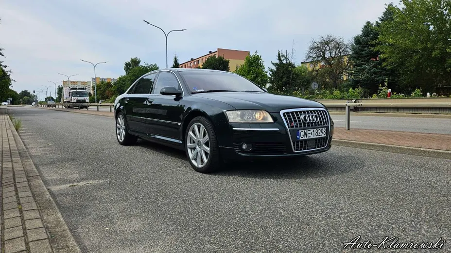 AUDI A8 -