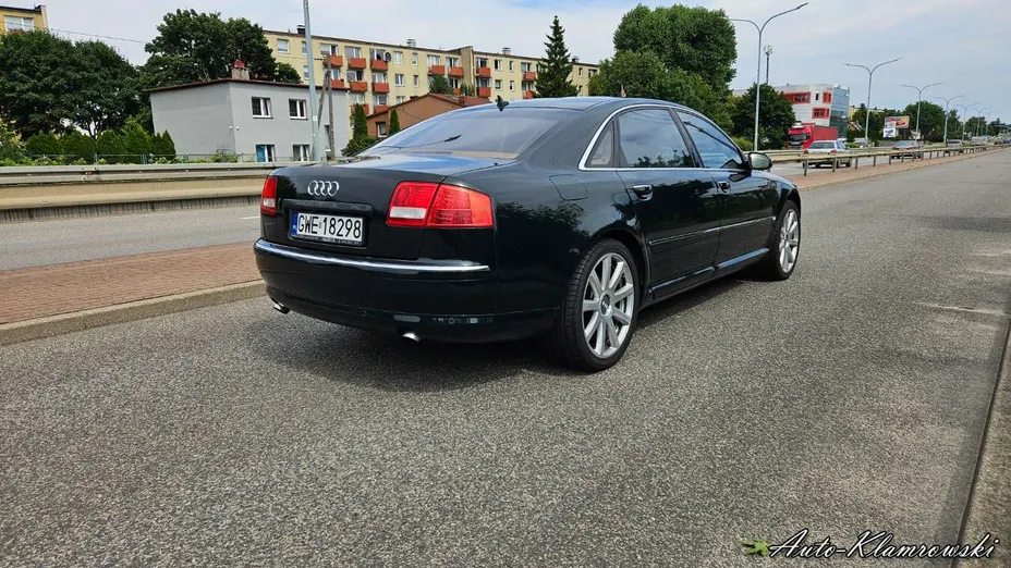 AUDI A8 -