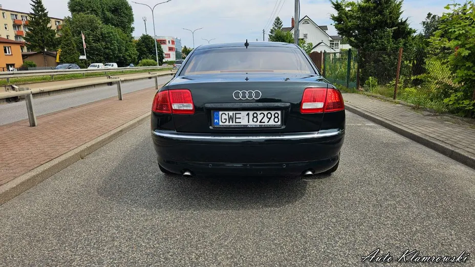AUDI A8 -
