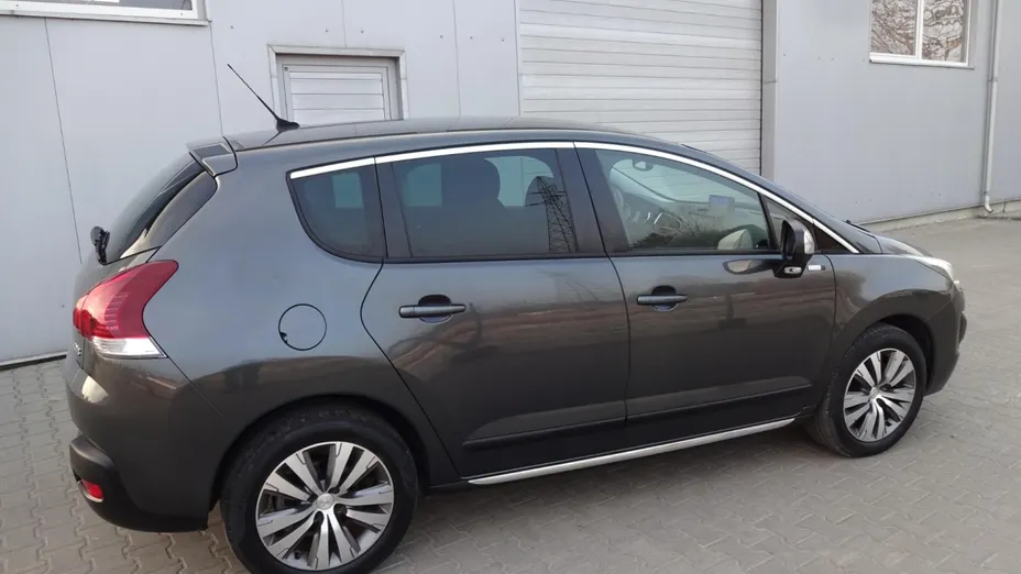 PEUGEOT 3008 -