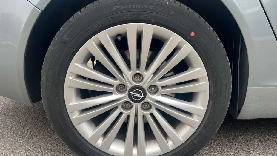 OPEL Insignia -