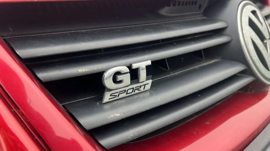 VOLKSWAGEN Golf -