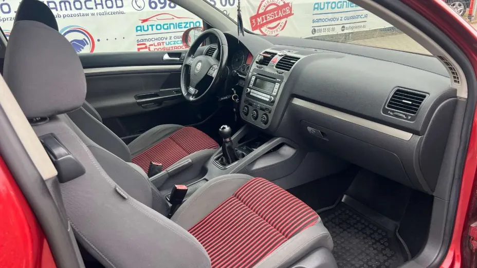 VOLKSWAGEN Golf -