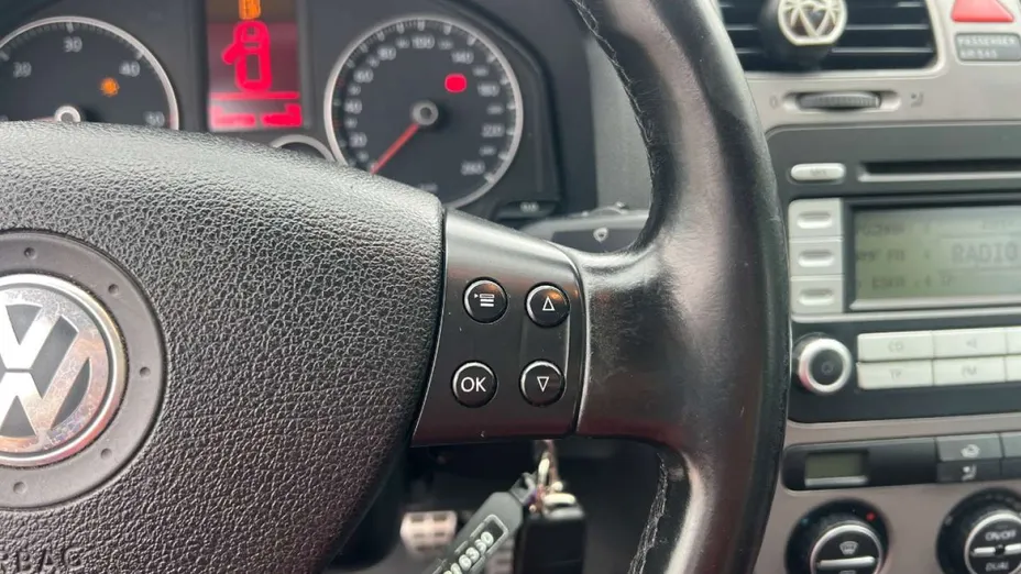 VOLKSWAGEN Golf -