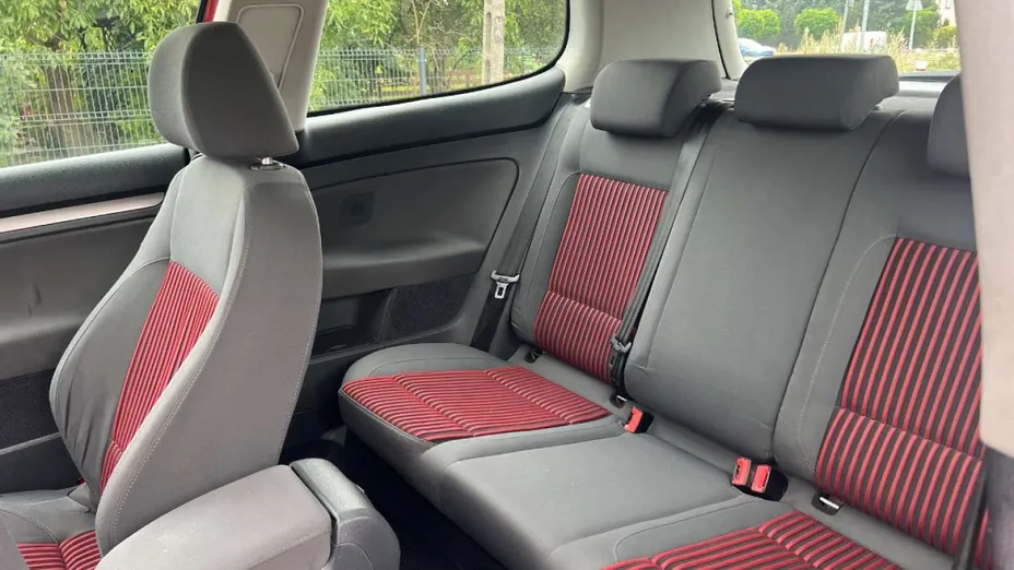 VOLKSWAGEN Golf -