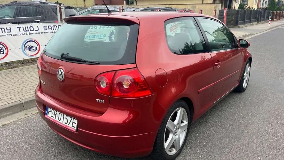 VOLKSWAGEN Golf -