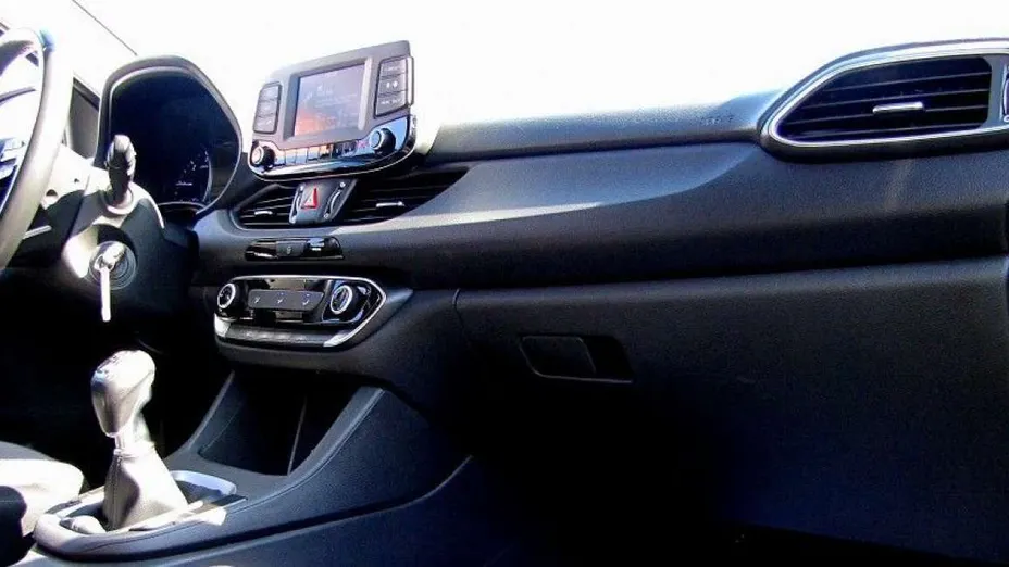 HYUNDAI i30 -