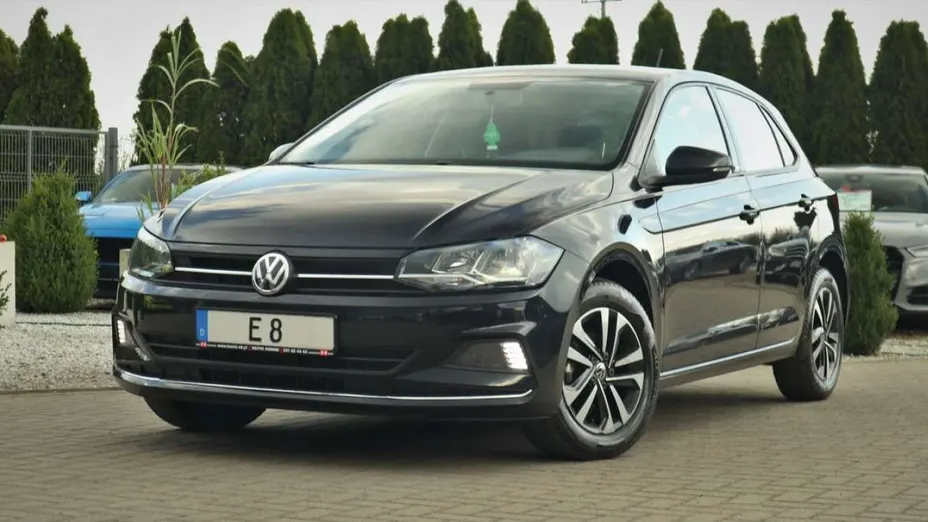 VOLKSWAGEN Polo -