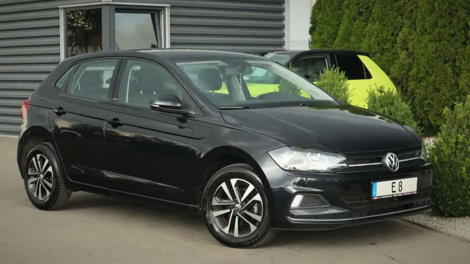 VOLKSWAGEN Polo -