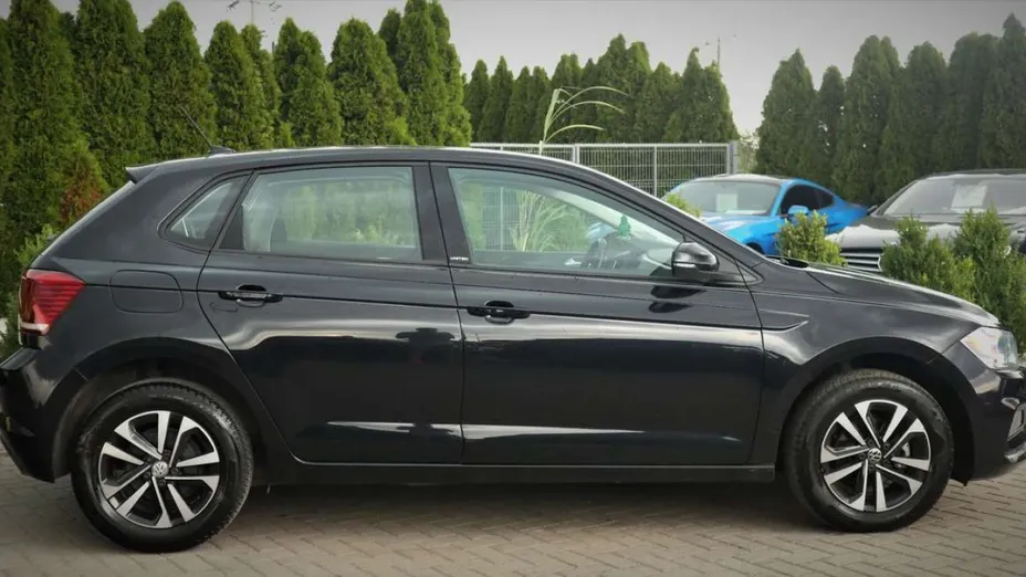 VOLKSWAGEN Polo -