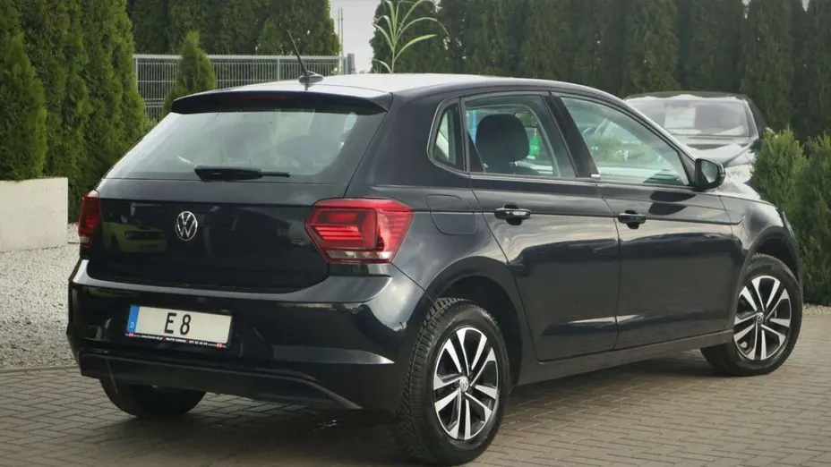 VOLKSWAGEN Polo -