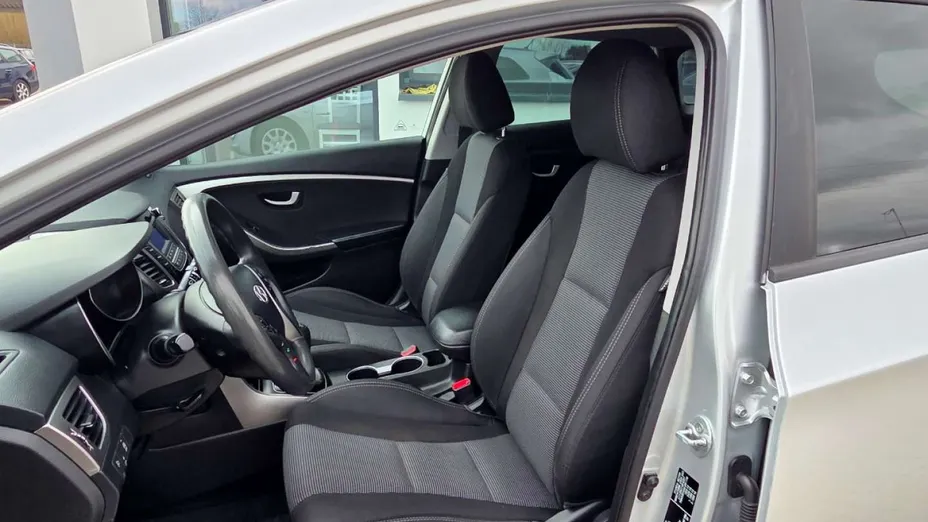 HYUNDAI i30 -