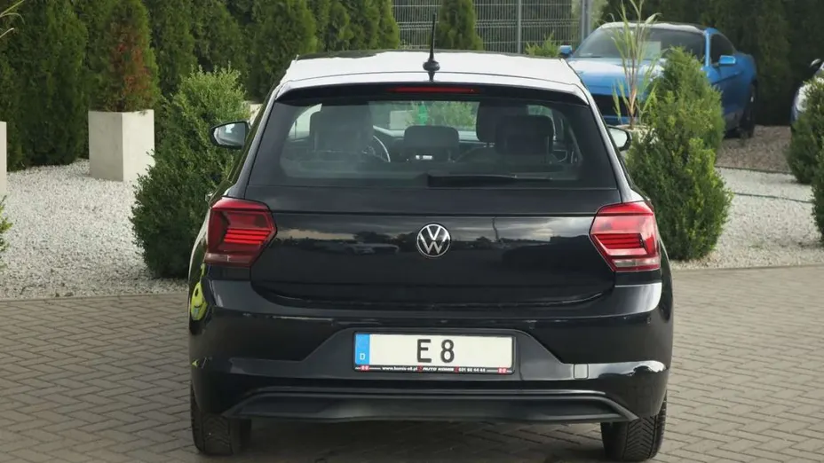 VOLKSWAGEN Polo -