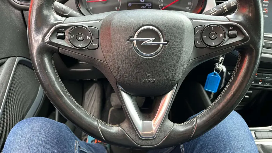 OPEL Crossland X -