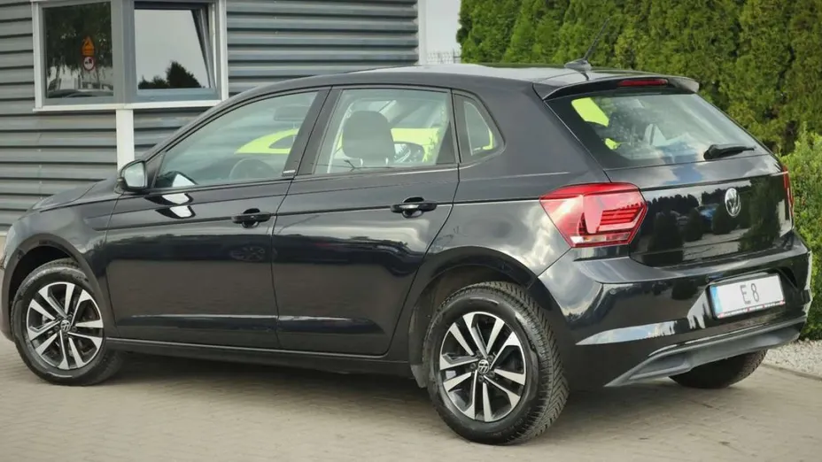 VOLKSWAGEN Polo -