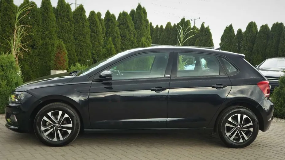 VOLKSWAGEN Polo -