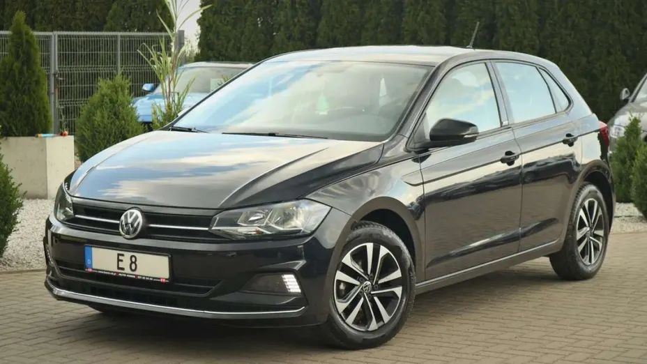 VOLKSWAGEN Polo -
