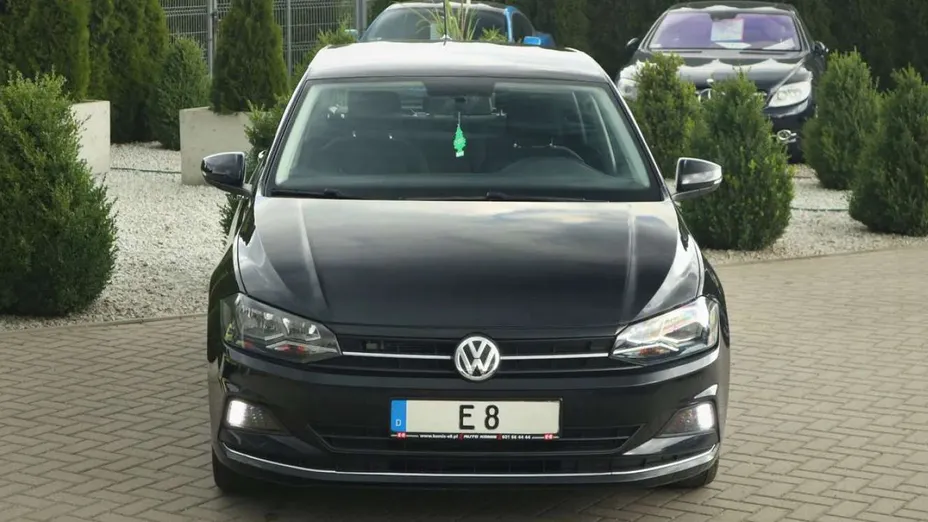 VOLKSWAGEN Polo -