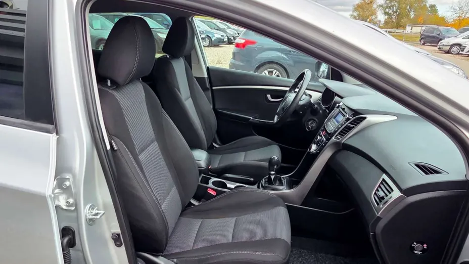 HYUNDAI i30 -