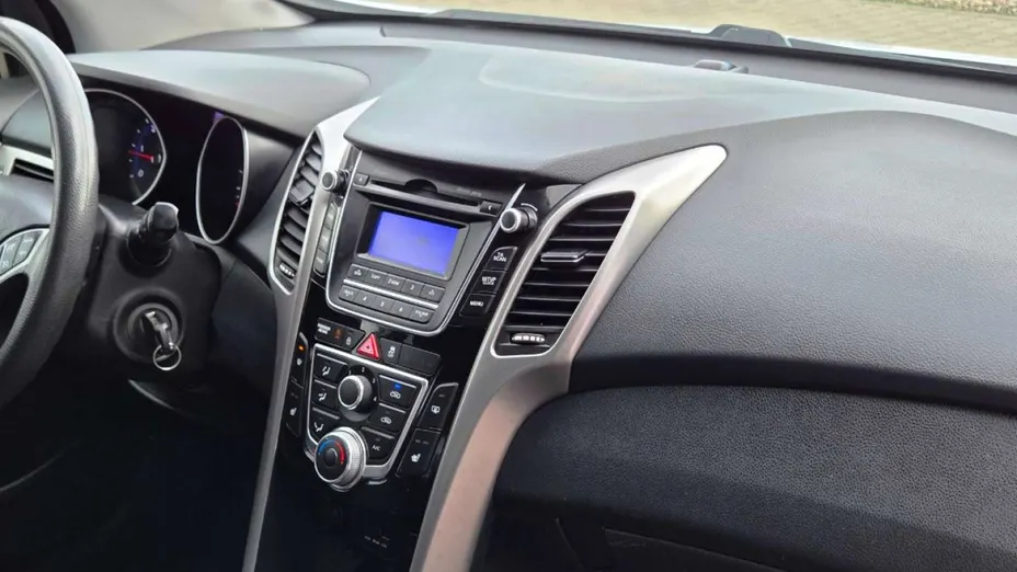 HYUNDAI i30 -
