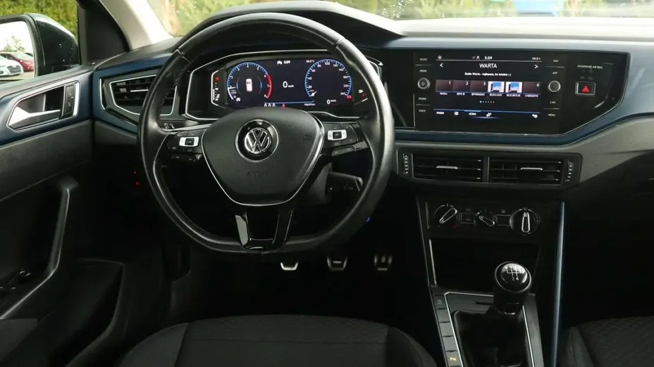 VOLKSWAGEN Polo -