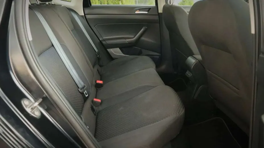 VOLKSWAGEN Polo -