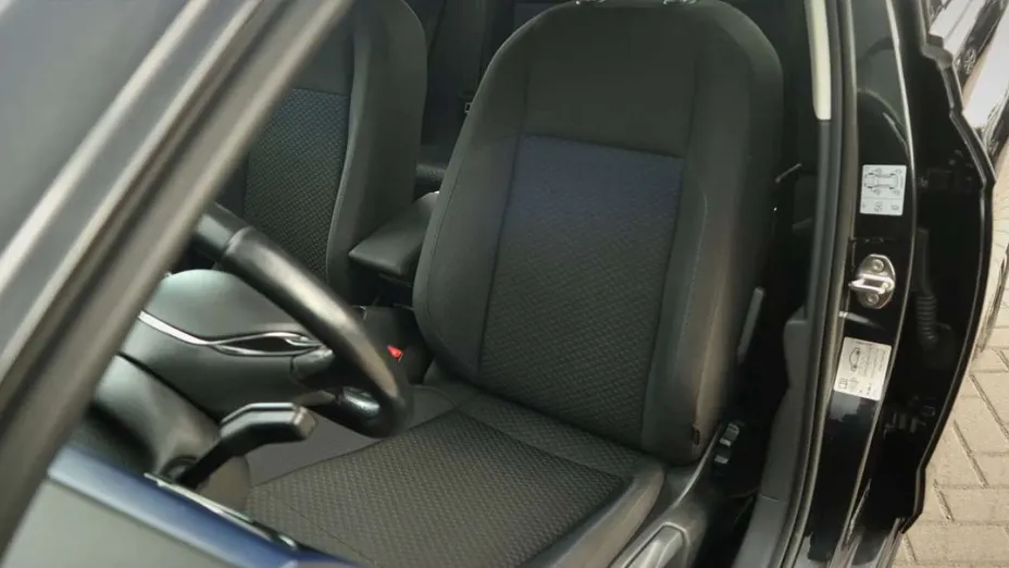 VOLKSWAGEN Polo -