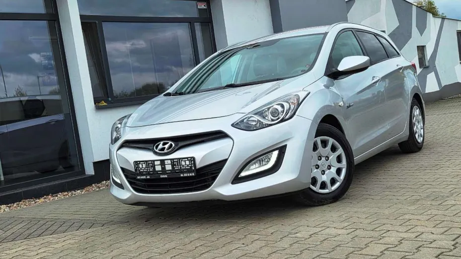 HYUNDAI i30 -