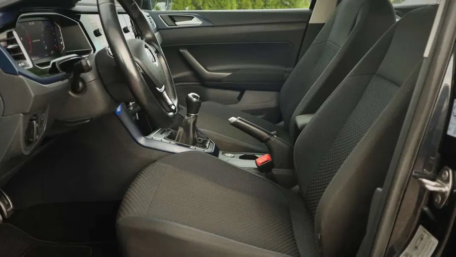 VOLKSWAGEN Polo -