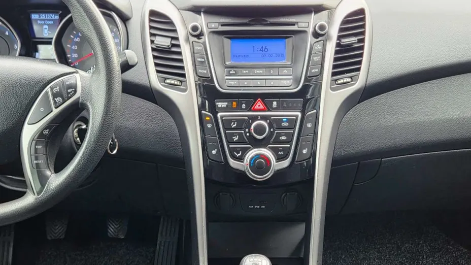 HYUNDAI i30 -