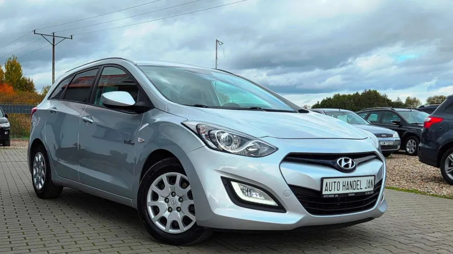 HYUNDAI i30 -