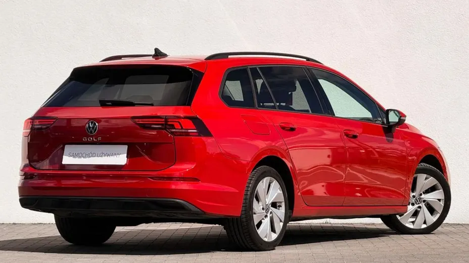VOLKSWAGEN Golf -