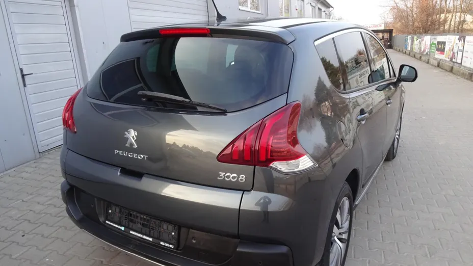 PEUGEOT 3008 -