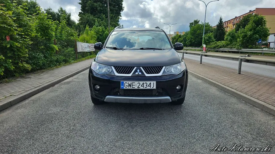 MITSUBISHI Outlander -