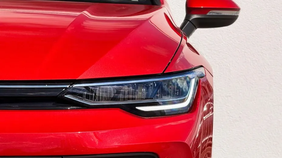 VOLKSWAGEN Golf -