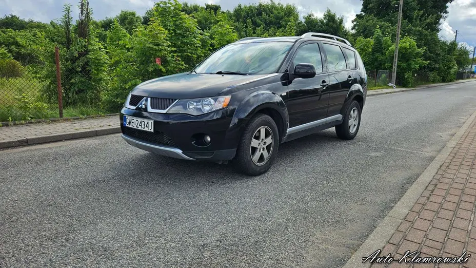 MITSUBISHI Outlander -