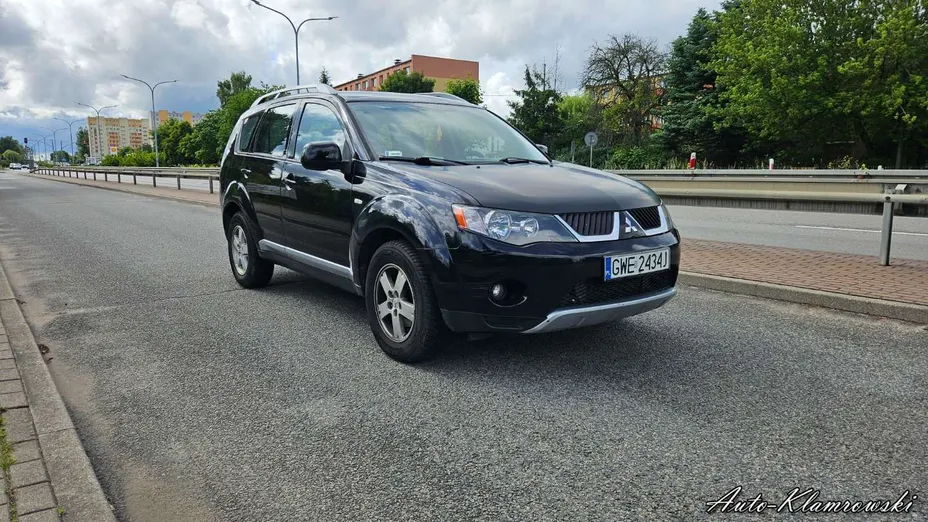 MITSUBISHI Outlander -