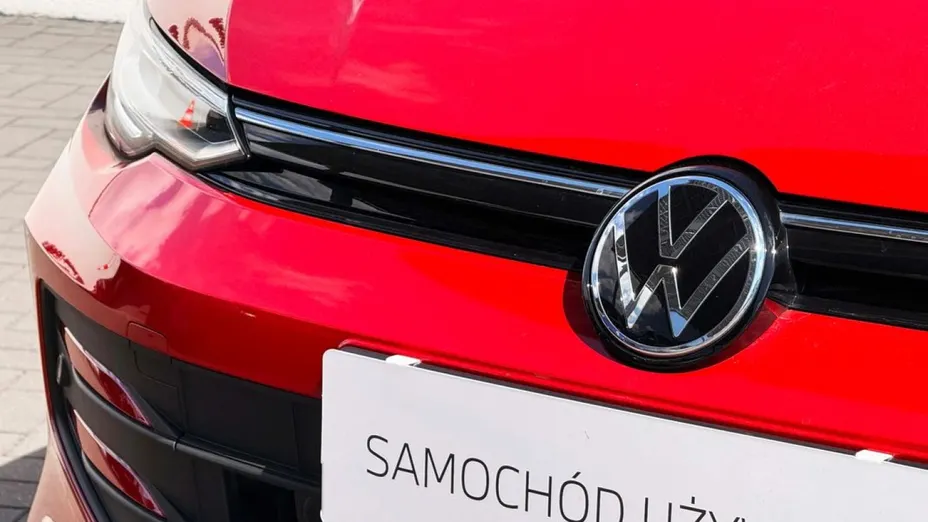 VOLKSWAGEN Golf -