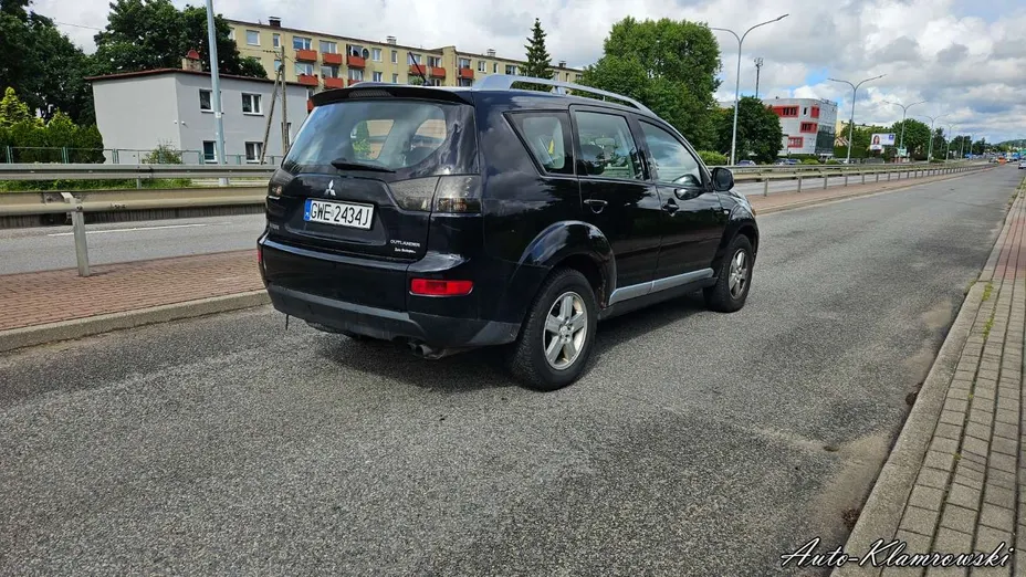 MITSUBISHI Outlander -