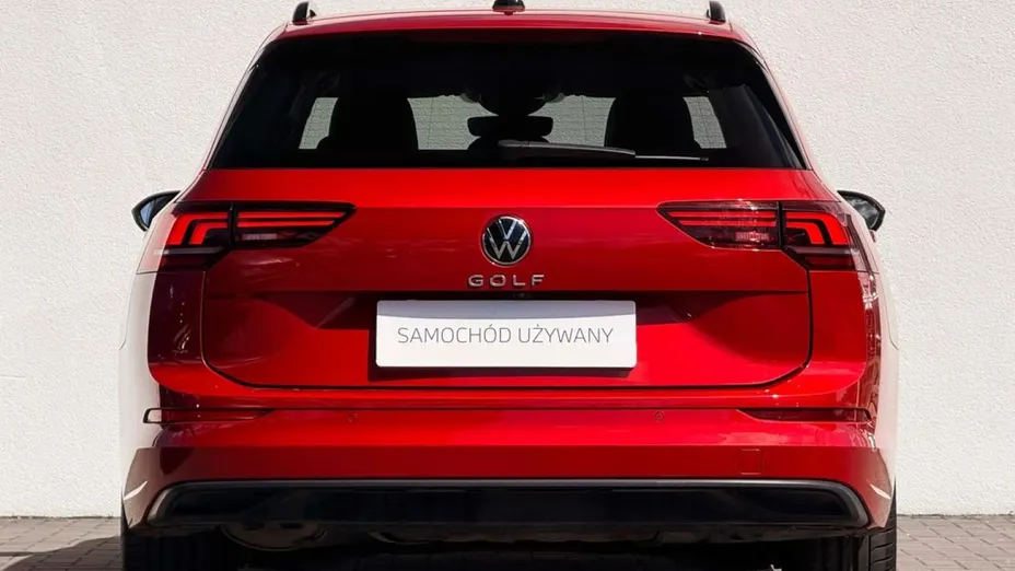 VOLKSWAGEN Golf -