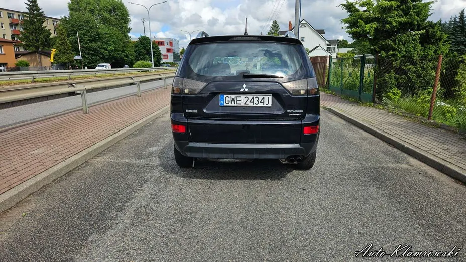 MITSUBISHI Outlander -