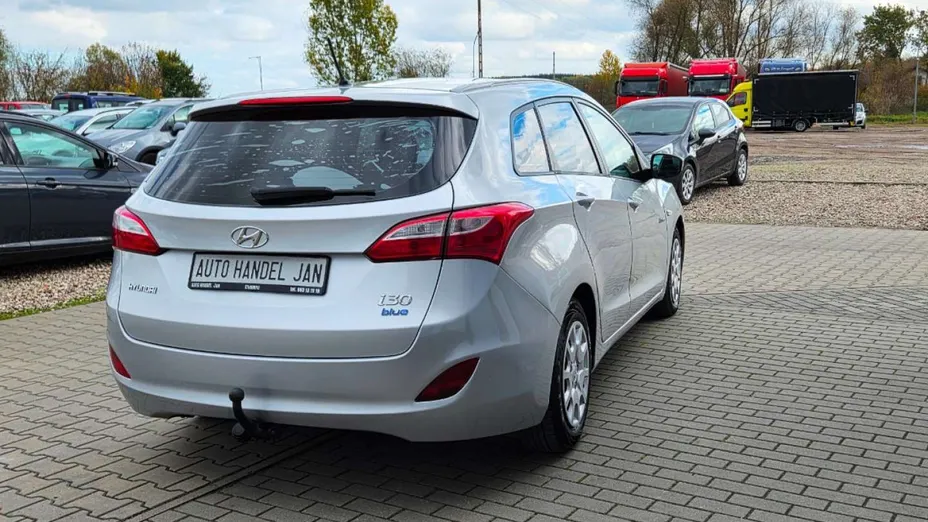 HYUNDAI i30 -