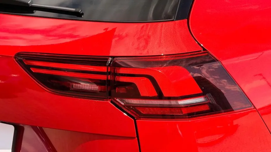 VOLKSWAGEN Golf -
