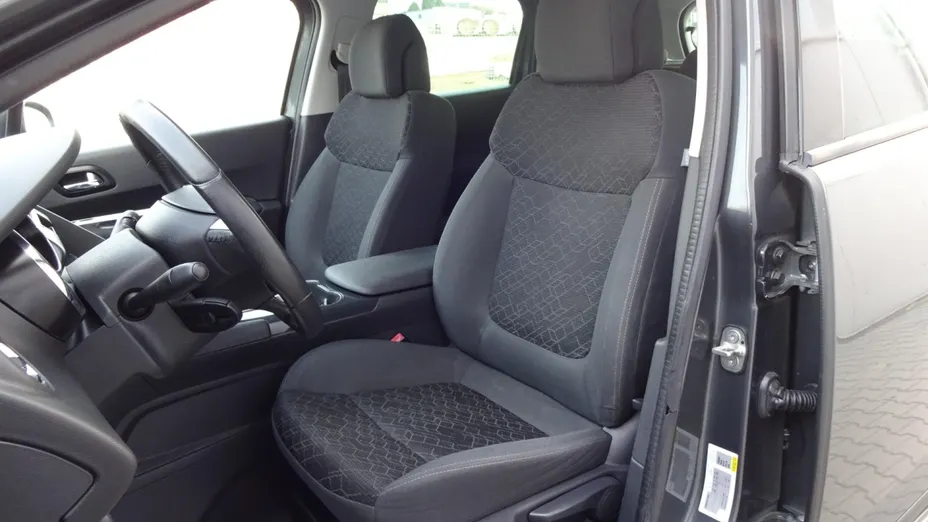 PEUGEOT 3008 -