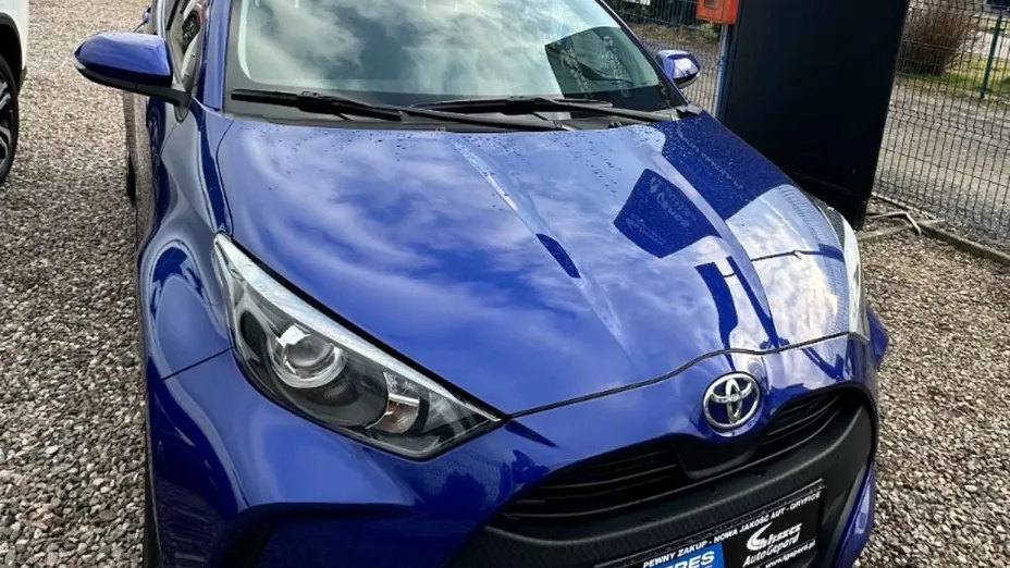 TOYOTA Yaris -