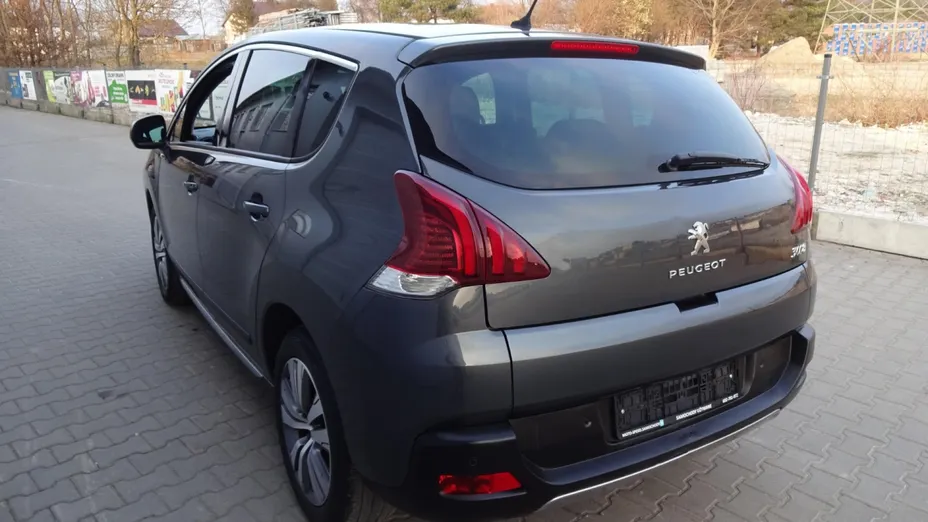 PEUGEOT 3008 -