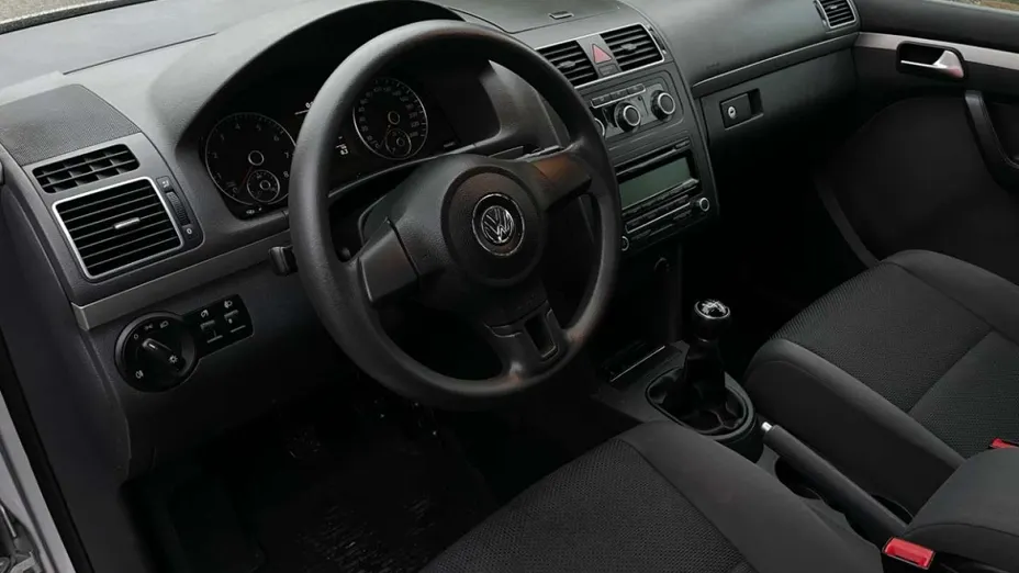 VOLKSWAGEN Touran -